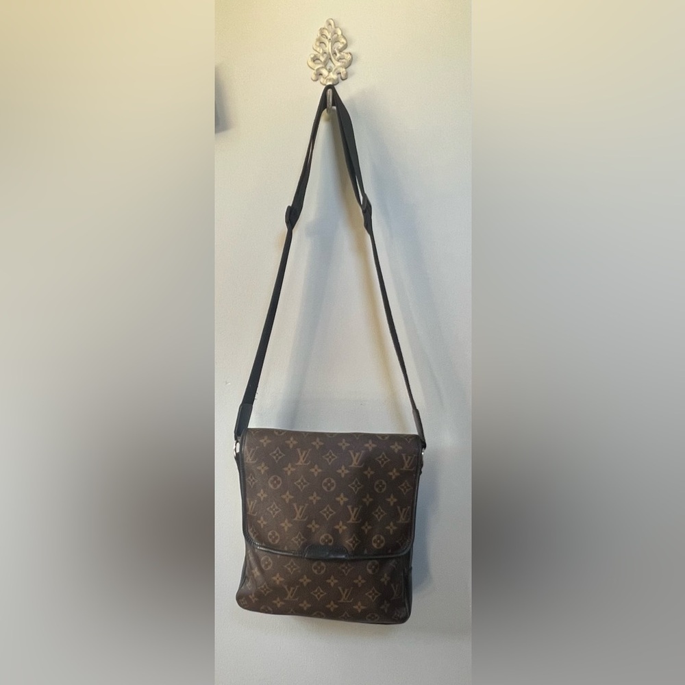 Authentic Louis Vuitton Cross body bag